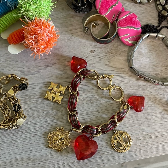 • Cute Charm Bracelet • - Picture 4 of 7